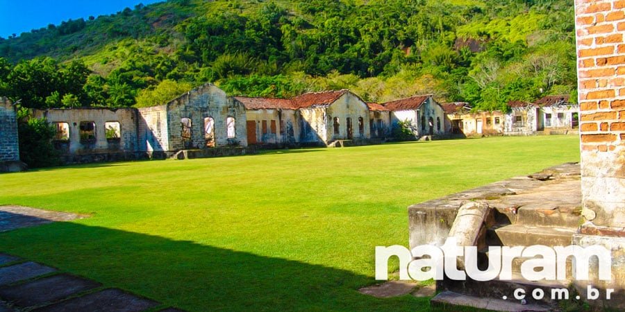 Foto das Ruínas do Presídio Ilha Anchieta Ubatuba - Naturam