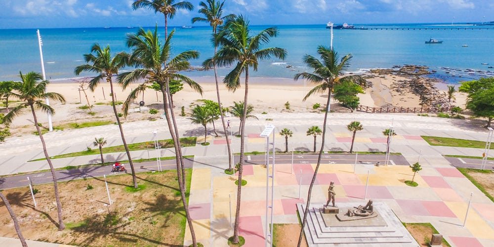 Foto Estátuas de Iracema e letreiros da cidade